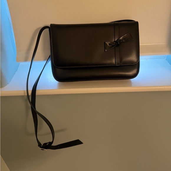 leco Accessories - Vintage Black Leather Crossbody Bag with Bow Detail